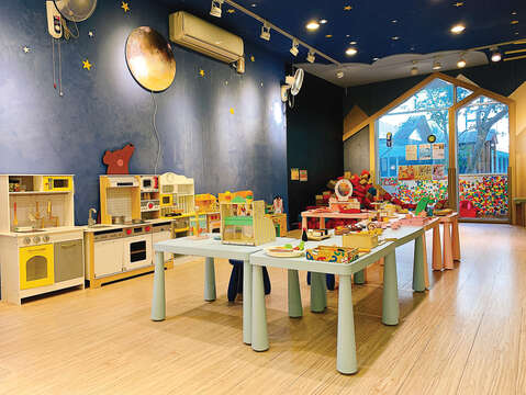 Mr. Tree is a good choice for your kids to burn some energy with its playground while you relax. (Photo/Mr. Tree)