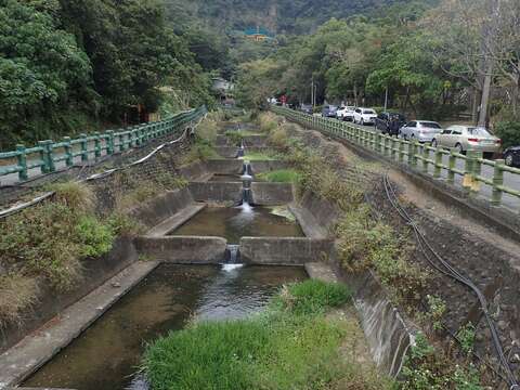 水磨坑溪和貴子坑溪的跌水工程整治是很特殊景觀