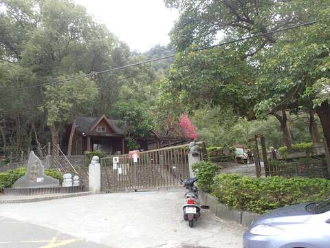 貴子坑露營場花木扶疏、環境清幽，設備良好。