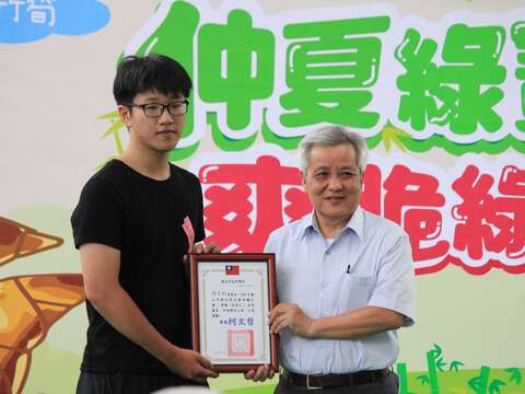 北市農會理事長與甜筍王農友合照