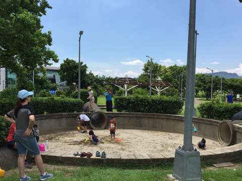 Free Water-sprinkling fun for the Entire Family at Neihu Sports Park