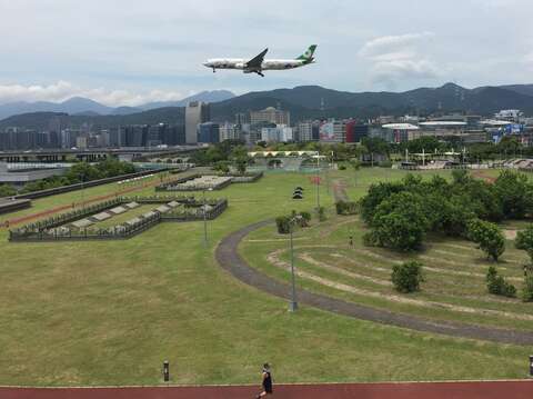 Free Water-sprinkling fun for the Entire Family at Neihu Sports Park