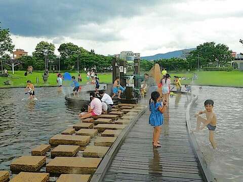 Free Water-sprinkling fun for the Entire Family at Neihu Sports Park