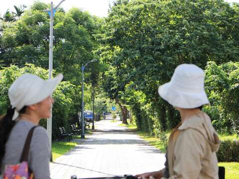 4人車共道型式，讓行人及單車騎士多了一份體貼的心尊重彼此