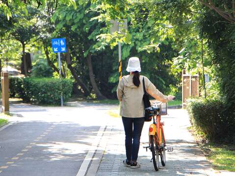 10一個人悠哉的散步也很自在舒服