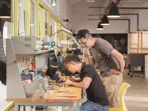 數位跨域的想像 科技游牧下的自造思考(台北畫刊109年7月)