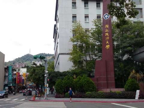 02集合點–政治大學校門口