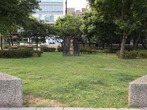 2.「中流砥柱」前方草皮區，是本次活動場地