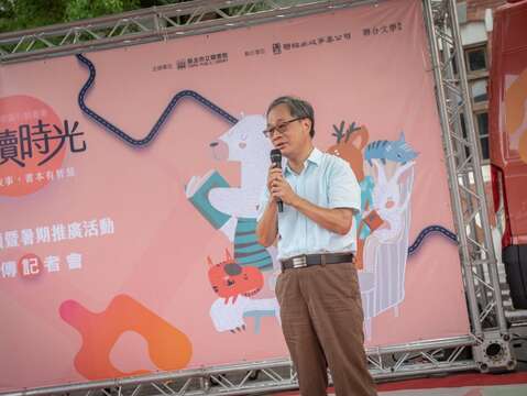 行動書車邀請知名作家小野擔任策展人，小野老師鼓勵讀者，除了從生活中偷時間來看書，也要跟著書車逛臺北，一起發掘書本的智慧和巷弄的故事