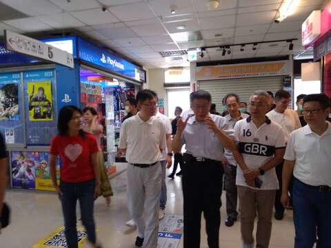 柯市長於光華商場內巡禮