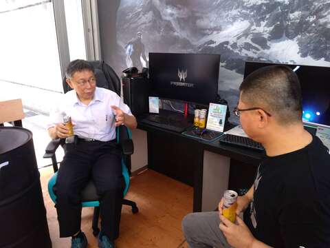 柯市長體驗Acer電競椅