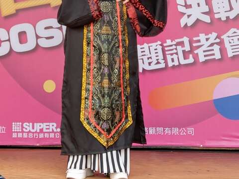 1.臺北市黃副市長珊珊盛裝打扮參與COSPLAY活動