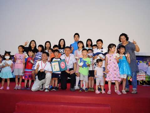 Mayor Attends Open-air Cinema at 2020 Xikou Cultural Festival