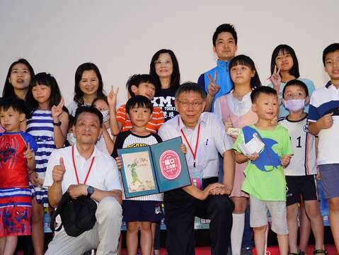 Mayor Attends Open-air Cinema at 2020 Xikou Cultural Festival