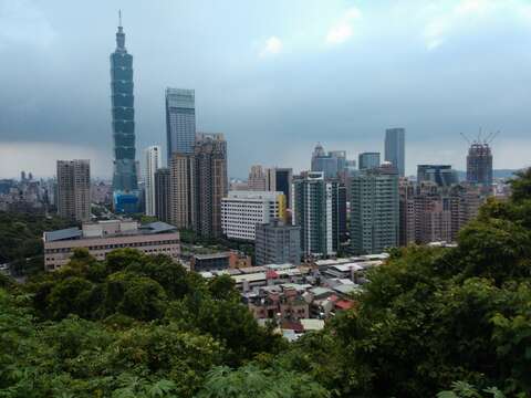 09永春崗公園是象山步道的另一登山口，此處雖不高卻是很好的眺望點。