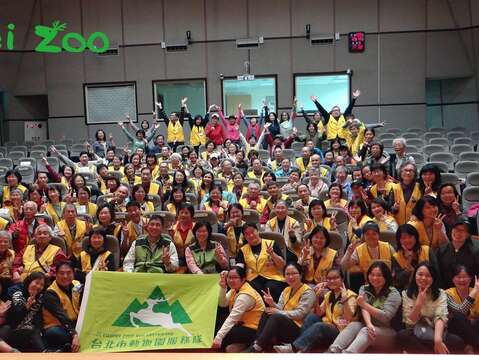 臺北市立動物園的志工服務隊成立於1982年，是國內第一個社教機構的志工團隊