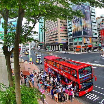 搭雙層觀光巴士暢遊臺北