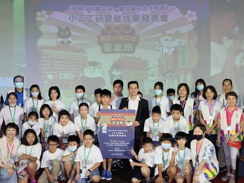 參訓學員於結訓典禮開心合影。.JPG