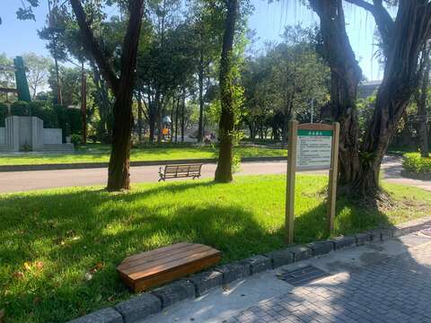 自由講台設置在二二八紀念館前方廣場側景