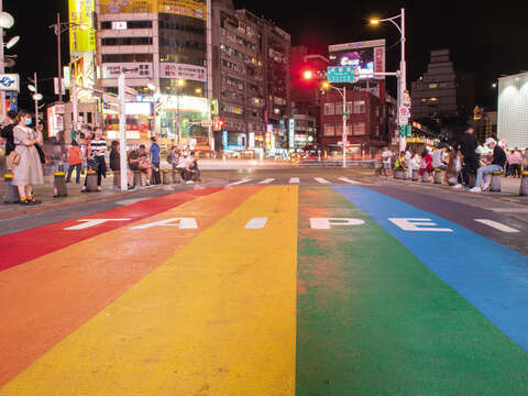 2020 Taiwan LGBT Pride is going to be held on October 31, with a new rainbow crosswalk painted in the square in front of Taipei City Hall just like this one in Ximending.