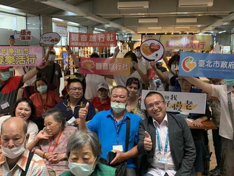 銀髮樂活行合影