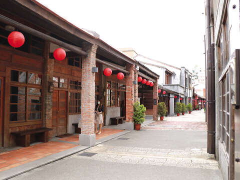 At Bopiliao Historic Block, the old street scenes from the Qing Dynasty are vividly recreated in the modern day.