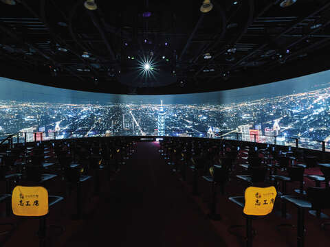 「Yeah! Taipei」ではディスカバリーシアターで上映されている新作ショートフィルムが、360度の階段モニターで楽しめるようになっています。