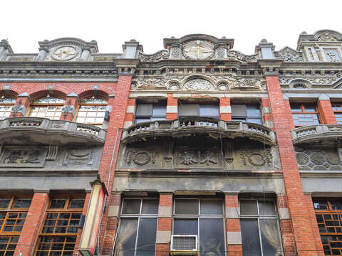 Vintage terraced houses with brick walls and beautiful stone carvings are examples of historic architecture in Dadaocheng.