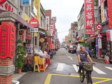 鄭先生は初めて台北に来るなら、大稻埕と迪化街を歩いて現地の風情を味わってみてほしいと話します。
