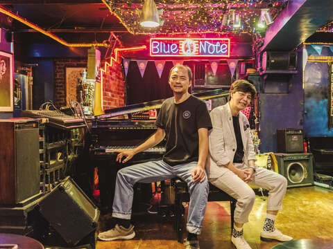 A-zhe (left) and his sister Carter (right) are co-managing Blue Note Taipei after taking over the business from Cai Ba, the founder of the establishment.