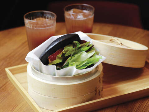 Bestsellers such as braised beef shank with zucchini pickles are served in a steamer, a distinguishing feature at Tian Chun Umami.