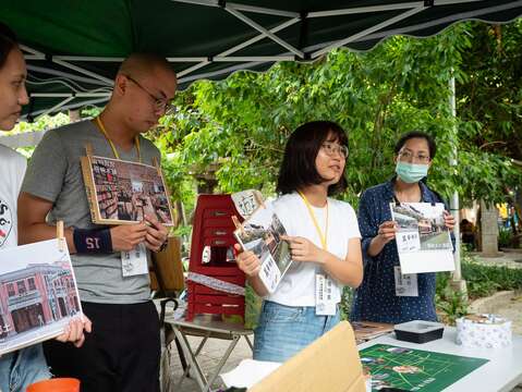 「無圍牆博物館」組與民眾玩萬華景點導覽遊戲