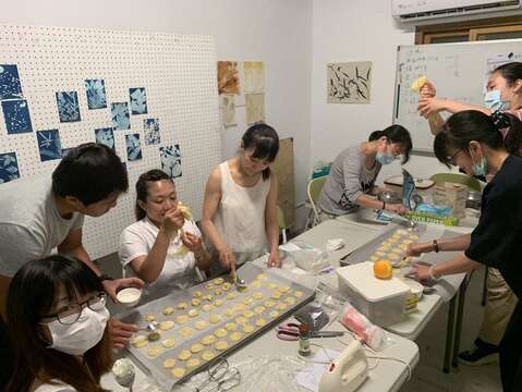 「醫療保健綠生活」組製作社區活動餅乾