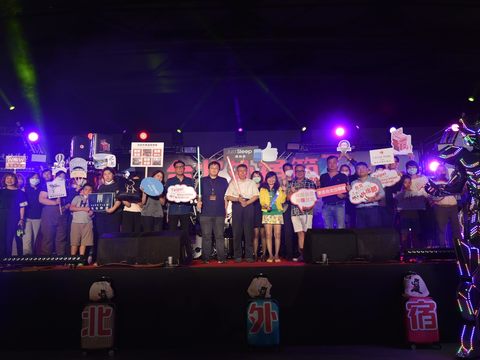「台北外宿節」系列活動之一「台北秋趴」今(18)日晚間7時於花博公園舞蝶館熱鬧登場。.JPG