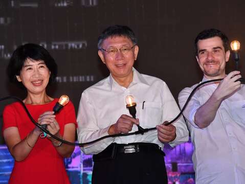 白晝之夜點燈