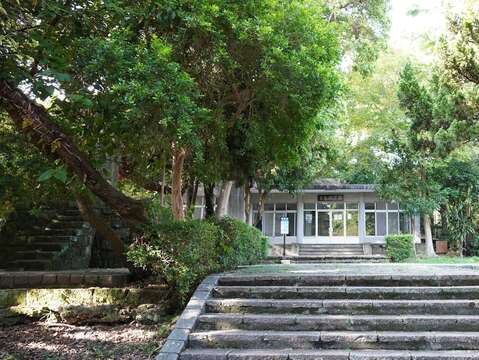 原芝山岩神社，已改建為雨農閱覽室