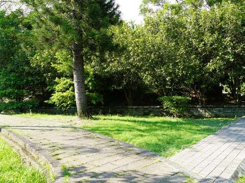 原神社入口處的參道整理後仍保留原有路徑