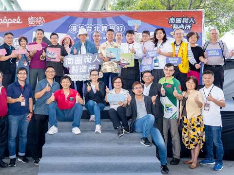 臺北市市長柯文哲(左9)與現場貴賓大合照