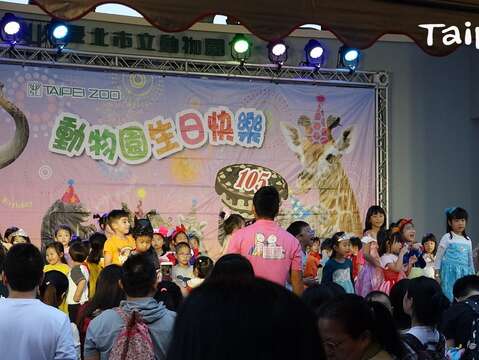 動物園歡迎大小朋友一起來參加黑白Party！