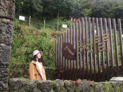 秋收平台碾米廠意象。