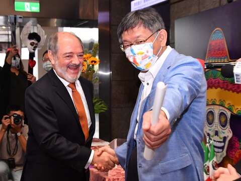City Hall Holds Dia de Muertos Exhibition