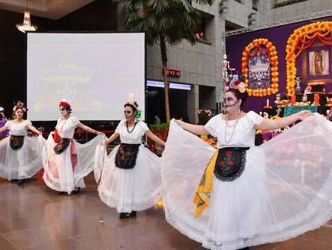 City Hall Holds Dia de Muertos Exhibition