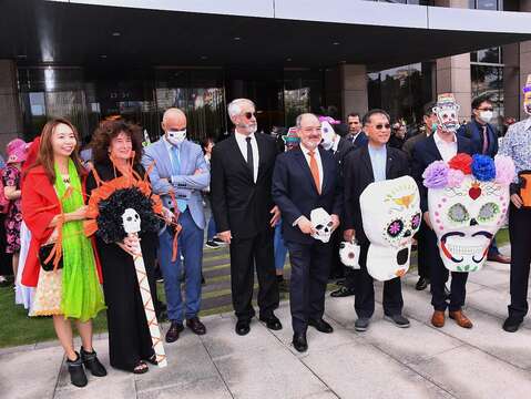 City Hall Holds Dia de Muertos Exhibition