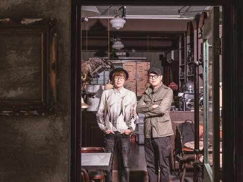 乾杯,夜台北! —廣播電視節目主持人吳建恆x旅遊達人工頭堅(台北畫刊109年11月)