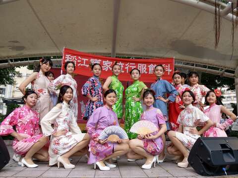 稻江護家學生穿著商圈服飾搭出個人時尚風格
