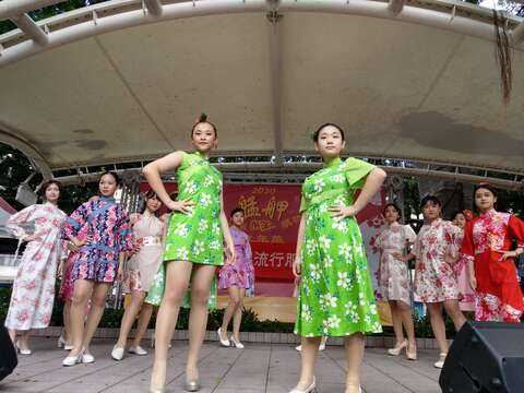 稻江護家學生穿搭艋舺嚴選服飾展開精彩走秀序幕