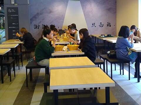 整潔明亮的用餐區