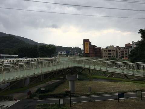 新設景觀橋日間照片（由右岸往左岸看）