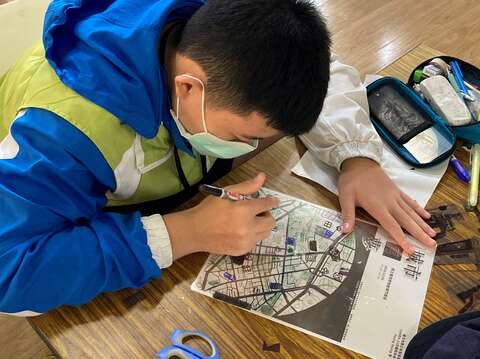 學員利用照片繪製出獨一無二的臺北城南地圖。