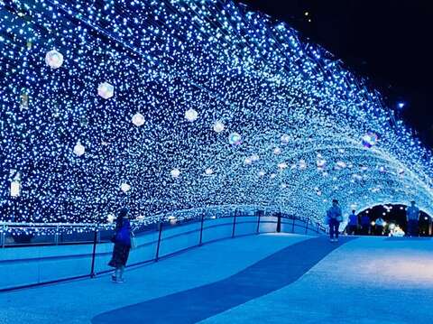 心中山線形公園聖誕燈海橫拍